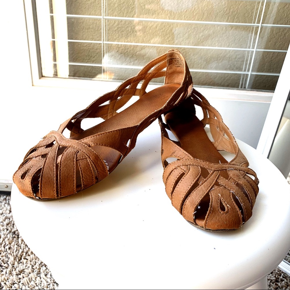 H&M flat shoes in brown
